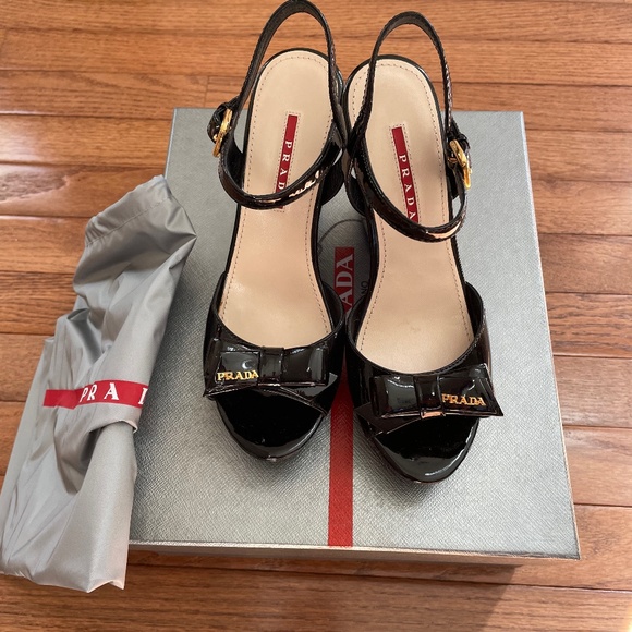 New in box Prada black patent wedge sandals size 6.5 - Picture 1 of 2